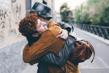 朋友在街上舉行會(huì)議 圖片