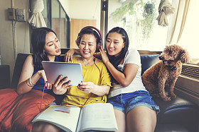 母亲与女儿的幸福 图片