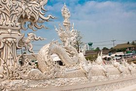 与装饰片段。扫管笏荣坤，白寺。清莱，泰国