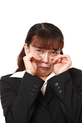 亚裔女子和鳄鱼的眼泪图片