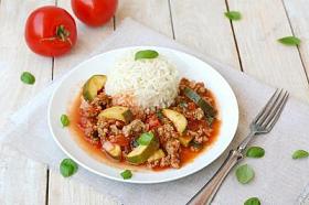 香辣肉酱与番茄、 罗勒、 西葫芦与香米