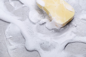 黄颜色的海绵，用泡沫照片