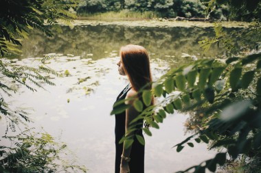 年轻漂亮的女人