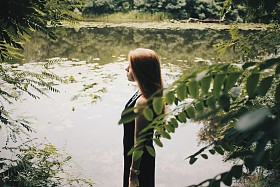 年轻漂亮的女人