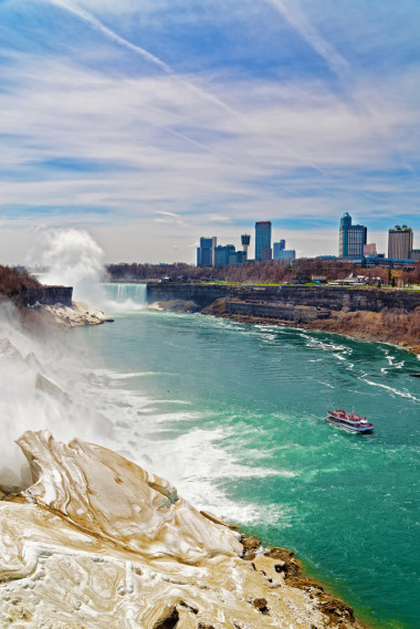 尼亚加拉大瀑布和渡轮从美国一侧