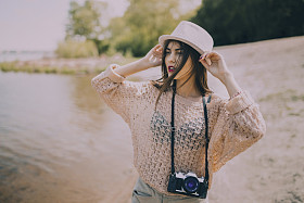 复古相机的女人