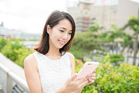 使用手机 Hong 本港的女人