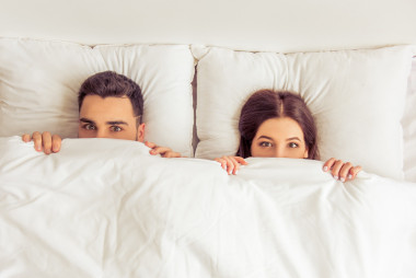 在早上的夫婦圖片