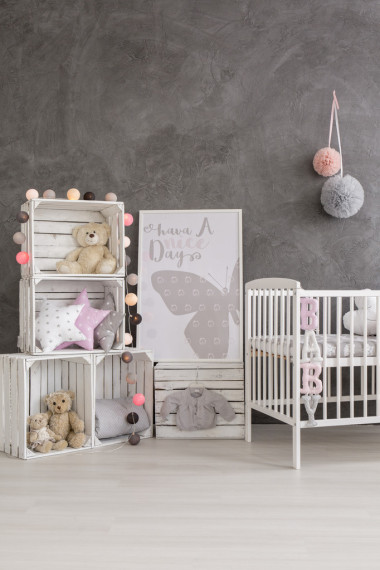 整個(gè)家庭的在一個(gè)房間里的玩具熊