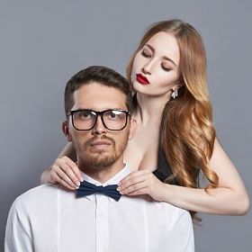 时尚的 couple.girl 和时髦