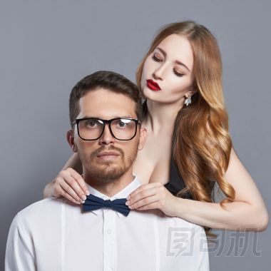 時(shí)尚的 couple.girl 和時(shí)髦