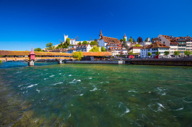 施普羅伊爾橋在盧塞恩城市中心