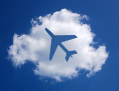 飛機(jī)在天空中的舞女圖片