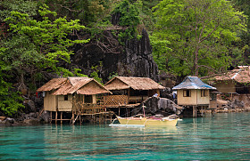 在菲律宾海上小船