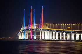第二槟城大桥夜景亮起来，乔治城槟城，马来西