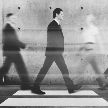 会后的商务人士