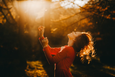 梦幻般的红发女孩照片