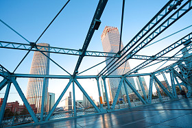 在中国天津艾恩历史性解放布里奇