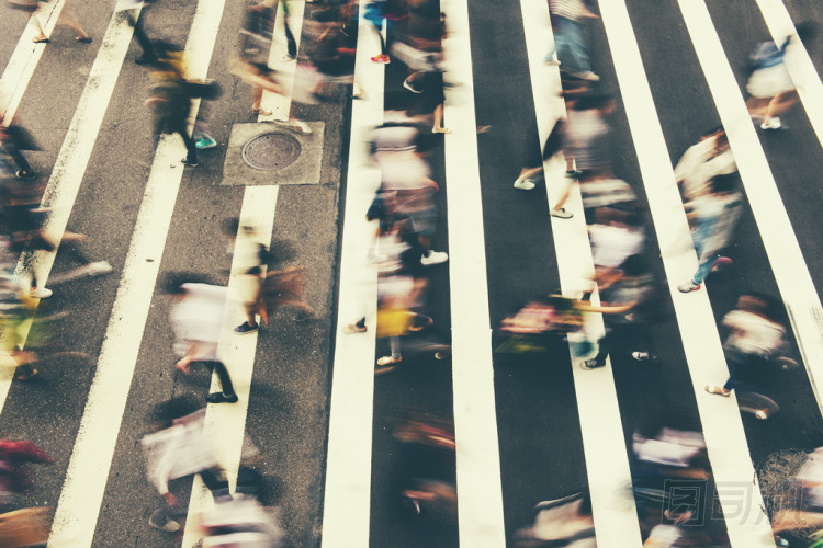 繁忙的都市人對(duì)斑馬線街頭圖片
