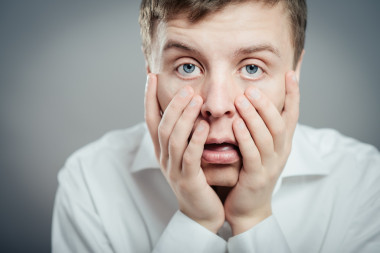 絕望的年輕人圖片