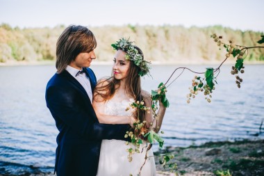 美丽的年轻夫妇刚刚结