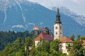 在布莱德湖的自然景观图片