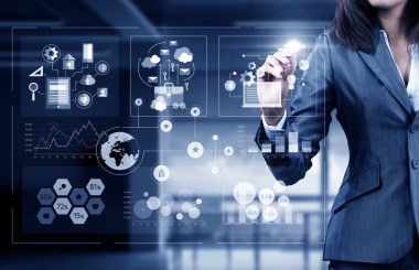 利用现代技术做生意的女人。混合媒体