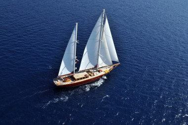 帆船的甲板上圖片