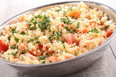 古斯古斯沙拉配蔬菜圖片