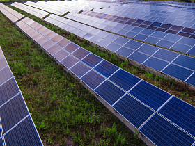 与太阳使用可再生的太阳能发电