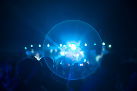 人和音乐家的剪影图片