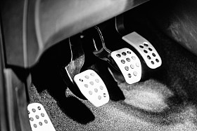 气体和离合器踏板图片