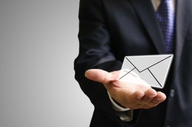 通過(guò)電子郵件與我們聯(lián)系圖片