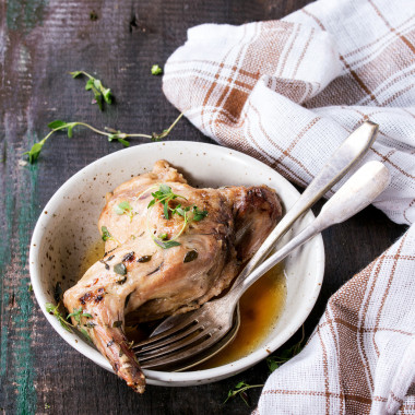 与蔬菜炖的兔子图片