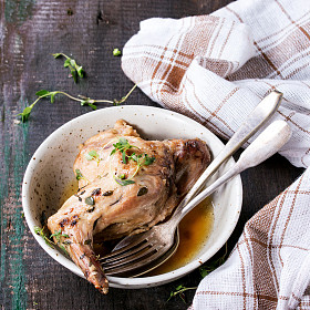 与蔬菜炖的兔子图片