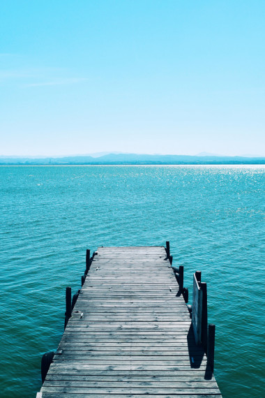 在瓦伦西亚，西班牙泻湖泻湖停靠