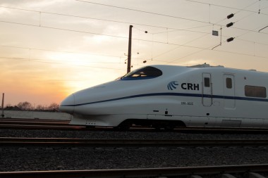 鐵路列車和日落