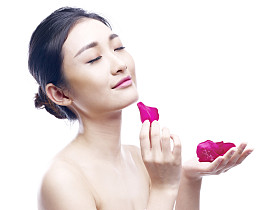 美丽的年轻亚洲女子