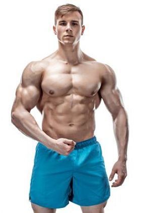 在工作室里摆有肌肉的男人的形象