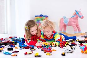 小孩子玩的玩具汽车图片