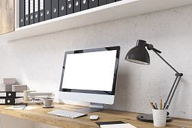 白色监视器在办公室特写