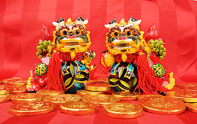 传统舞狮子为幸运的中国新的一年