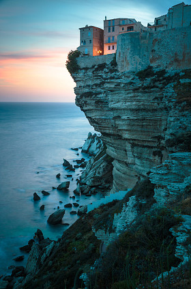 老博尼法西奥镇石灰石悬崖落日