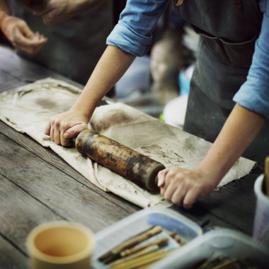 在設(shè)計工作室工作的藝術(shù)家