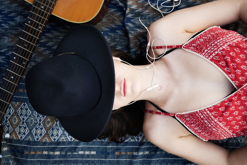 女人听音乐.照片 女人听音乐.照片