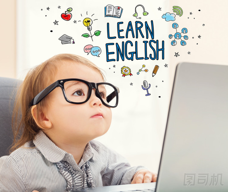 學習英語的概念與蹣跚學步的女孩 