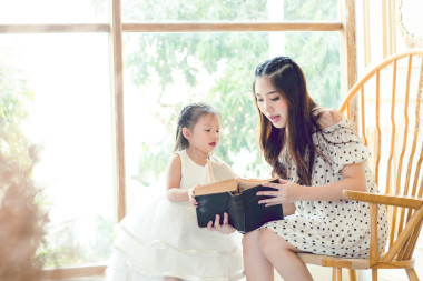 家庭、 儿童、 教育、 学校和快乐的人概念-h