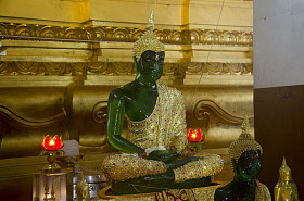 模型的翡翠佛像图像图片