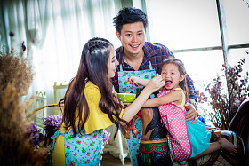 家庭、 儿童、 教育、 学校和快乐的人概念-h