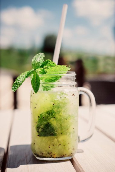 刷新與雞尾酒和獼猴桃